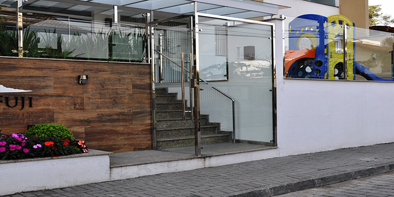 ESTRUTURA DE PORTA + CORRIMAO + PONTALETE